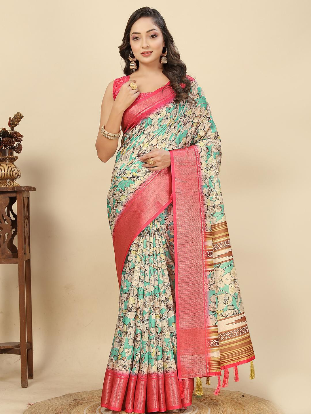 SSHAGUN LIFESTYLE Floral Printed Hand Batik Bandhani Saree