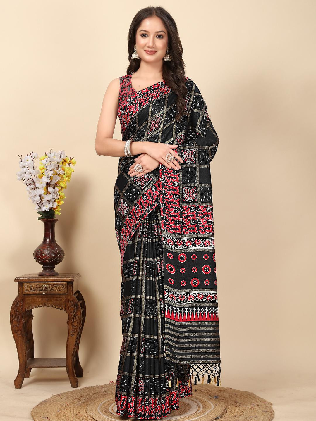 SSHAGUN LIFESTYLE Women Bandhani Printed Sarees