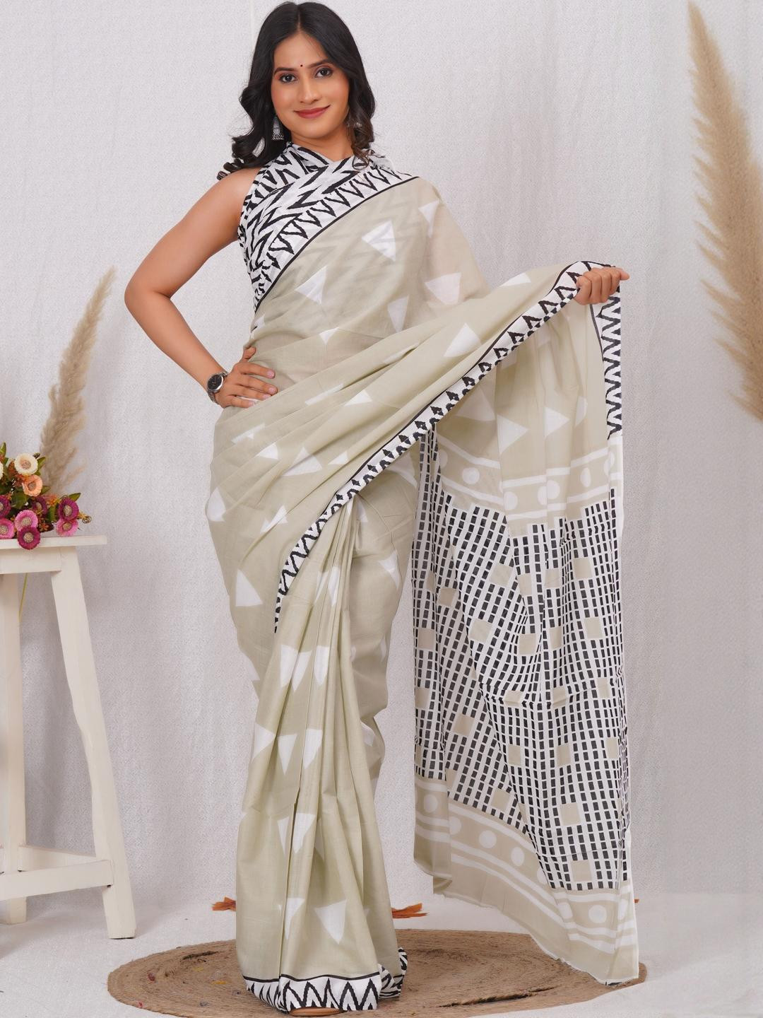 Dastkar Block Print Geometric Printed Pure Cotton Block Print Saree With Blouse