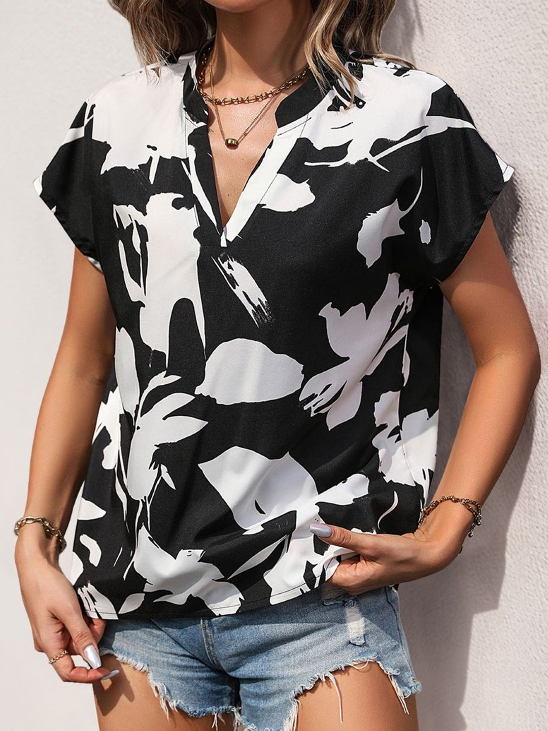 StyleCast Women Floral Printed Mandarin Colla Extended Sleeves Top