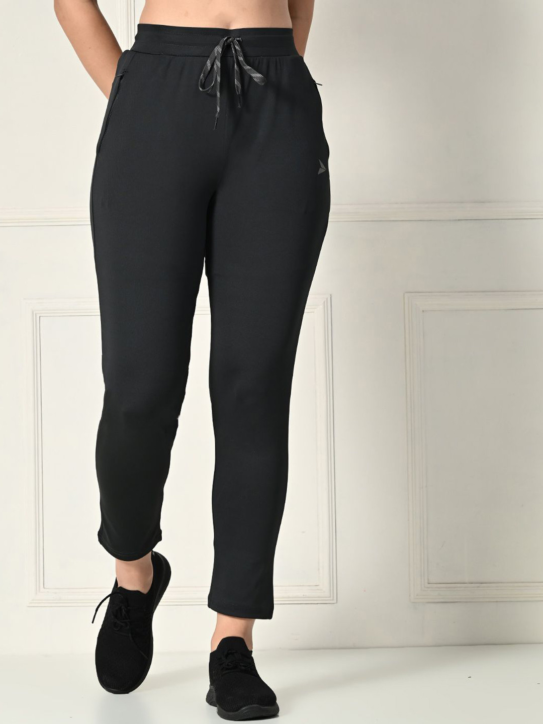 FITINC Women Black Solid Slim-Fit Two Side Zipper Pockets Track Pants