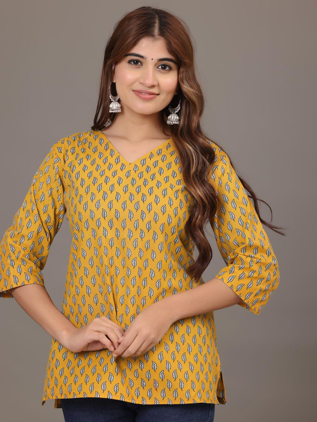 WE PERFECT Women V-Neck Floral Print Cotton Top