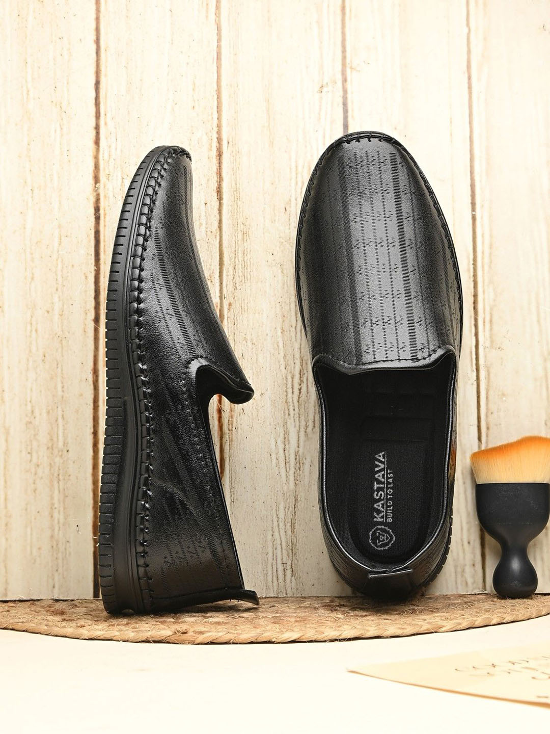 KASTAVA Men Lightweight Round Toe Textured Mojaris