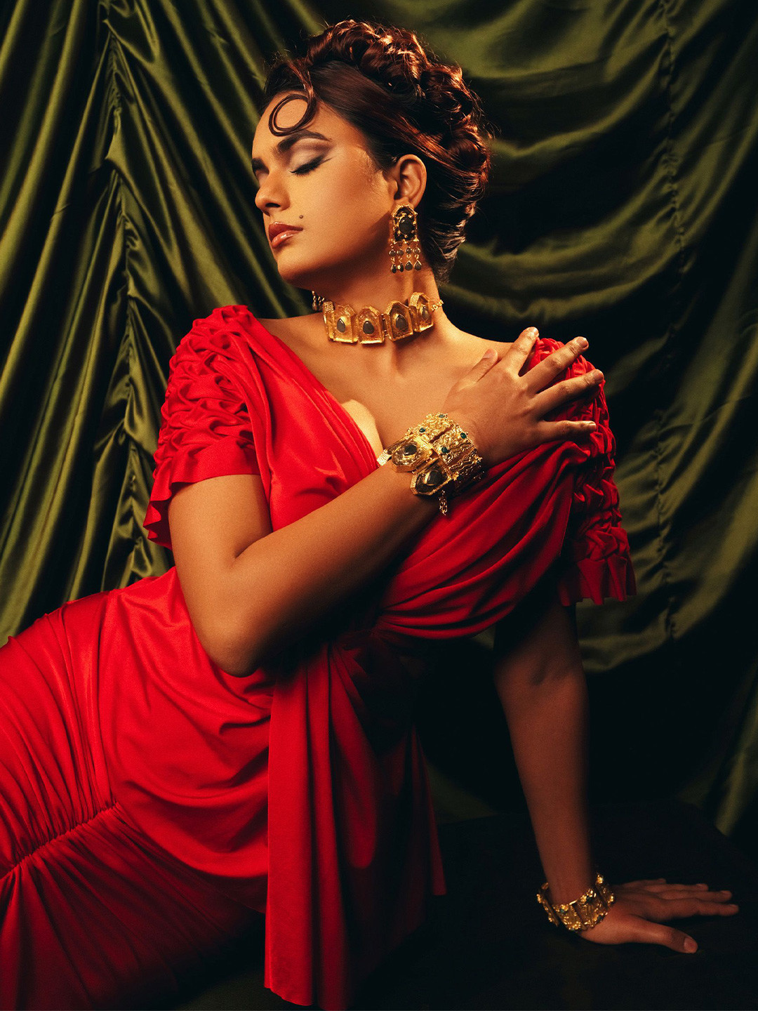 BaalaJewels Gold-Plated Labradorite Stones Studded Ebon Eclat Choker Minimal Necklace