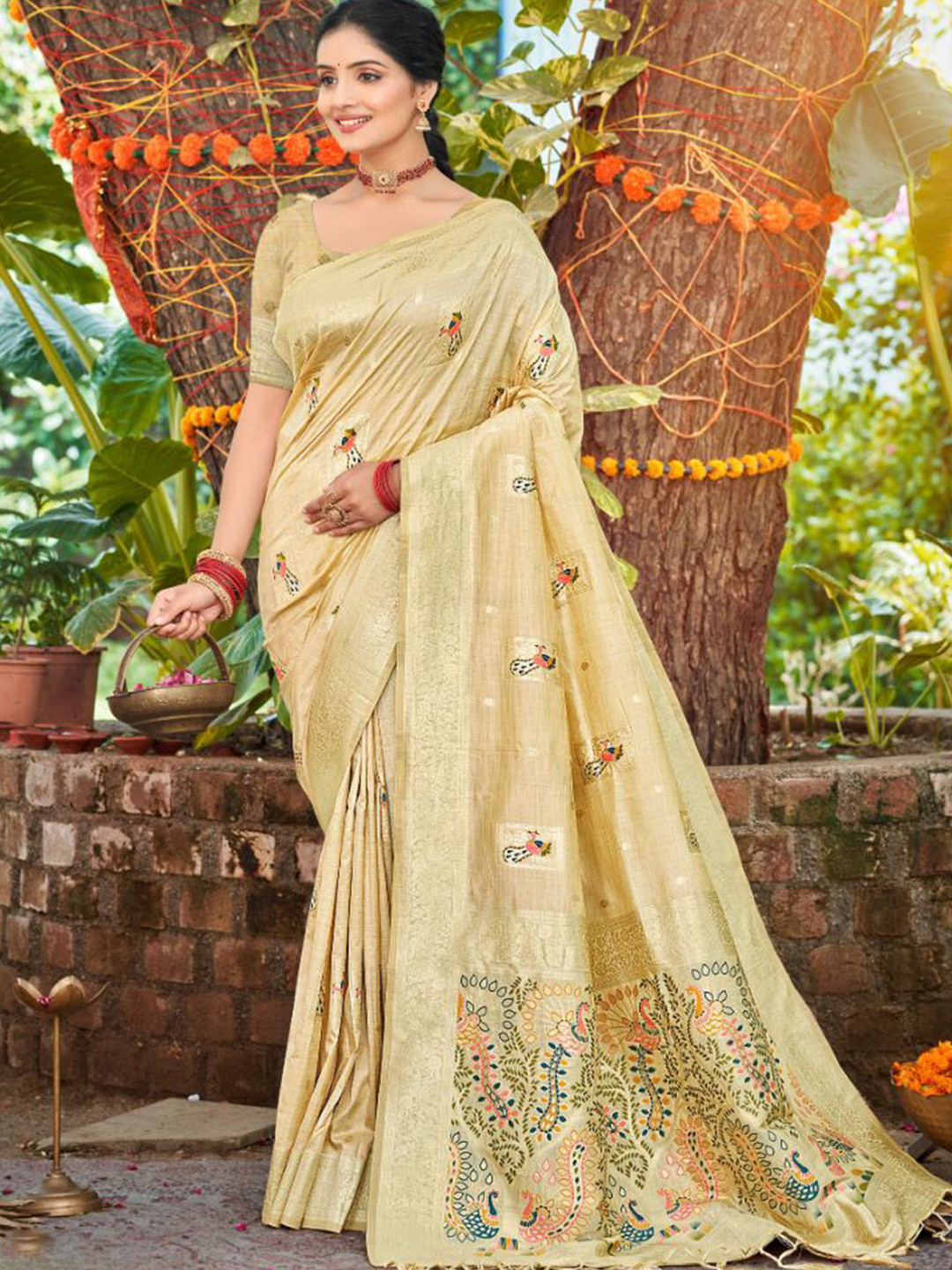 DEVATITHI Women Cream Havy Assam Silk Saree