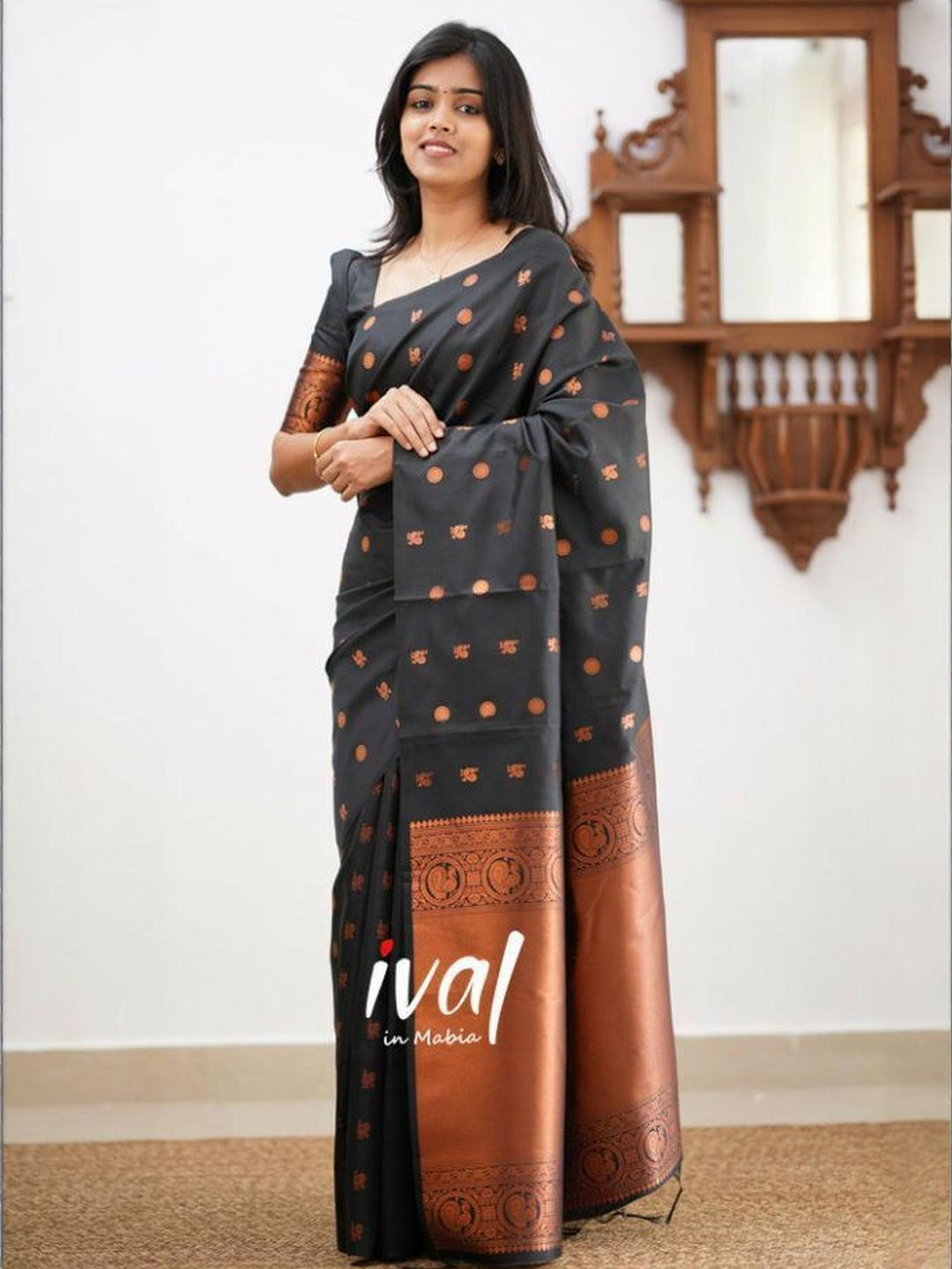 Zenophily Black Women Kanjivaram  Saree