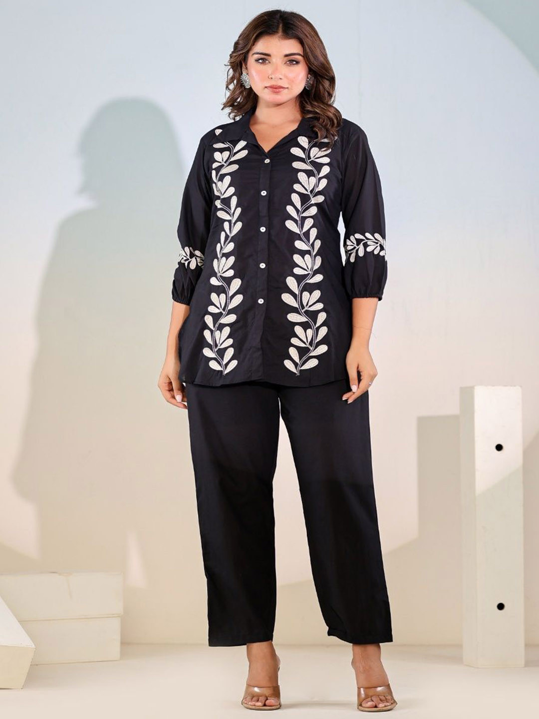 VIPY HANGER Embroidered Pure Cotton Shirt & Trousers