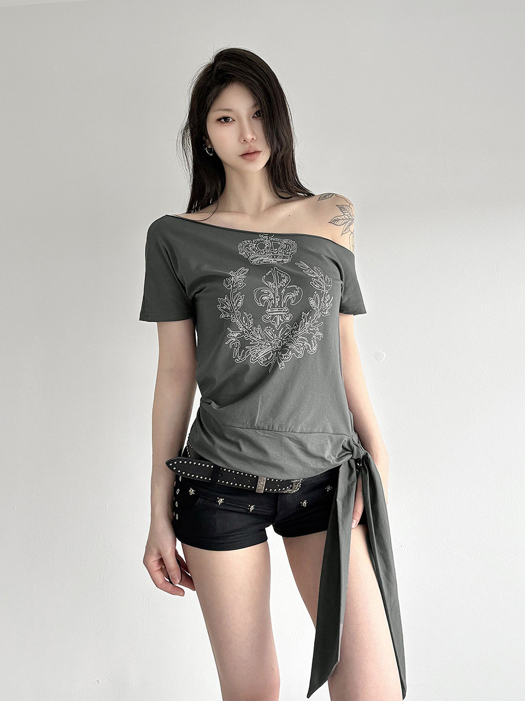 StyleCast x Revolte Women Graphic Print Off-Shoulder Top