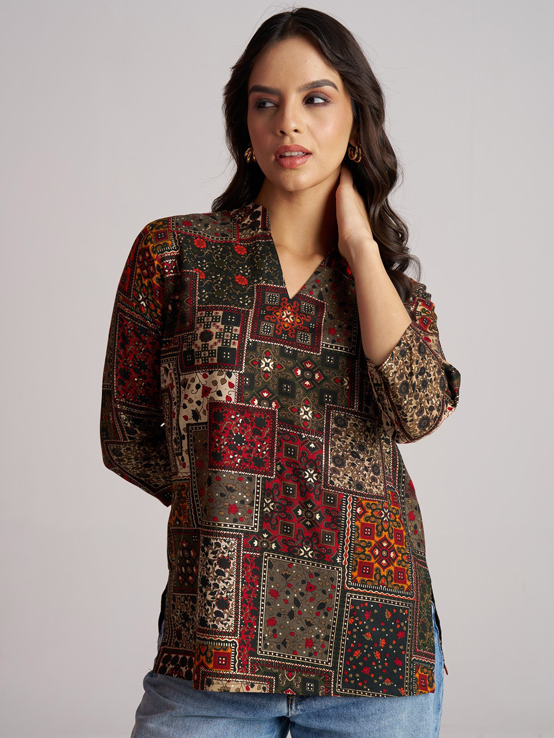 The Cloth Crow Women Ethnic Motifs Printed V-Neck Straight Top