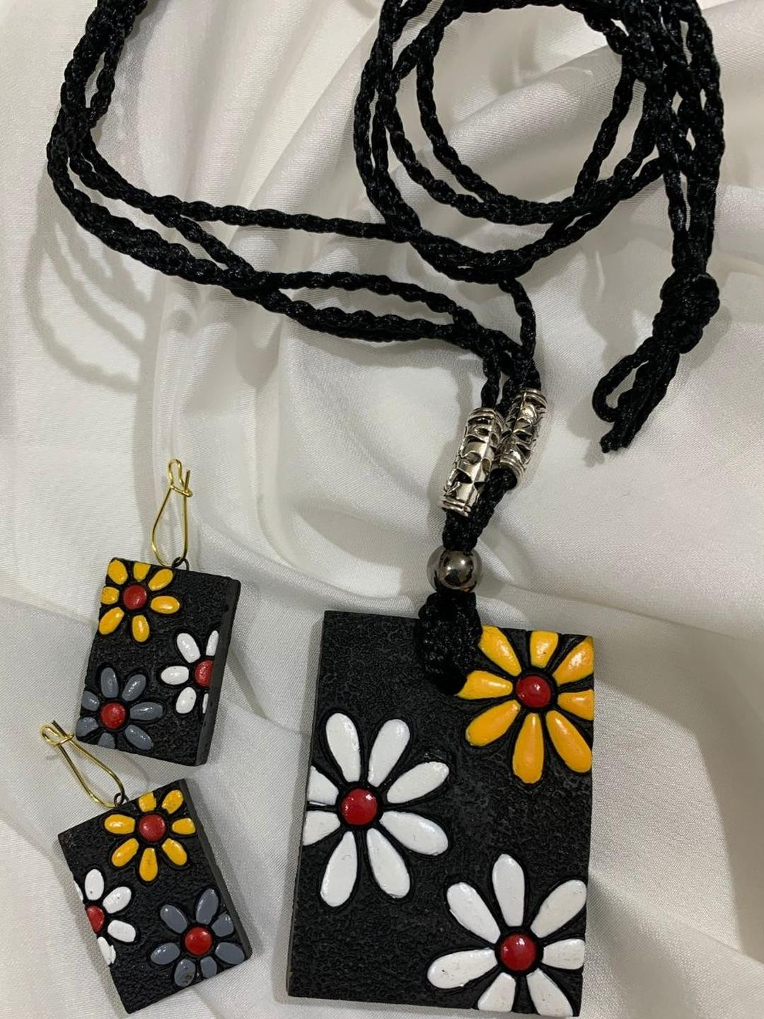 KALAVAATHI Women Artisan Terracotta Necklace & Earring Set