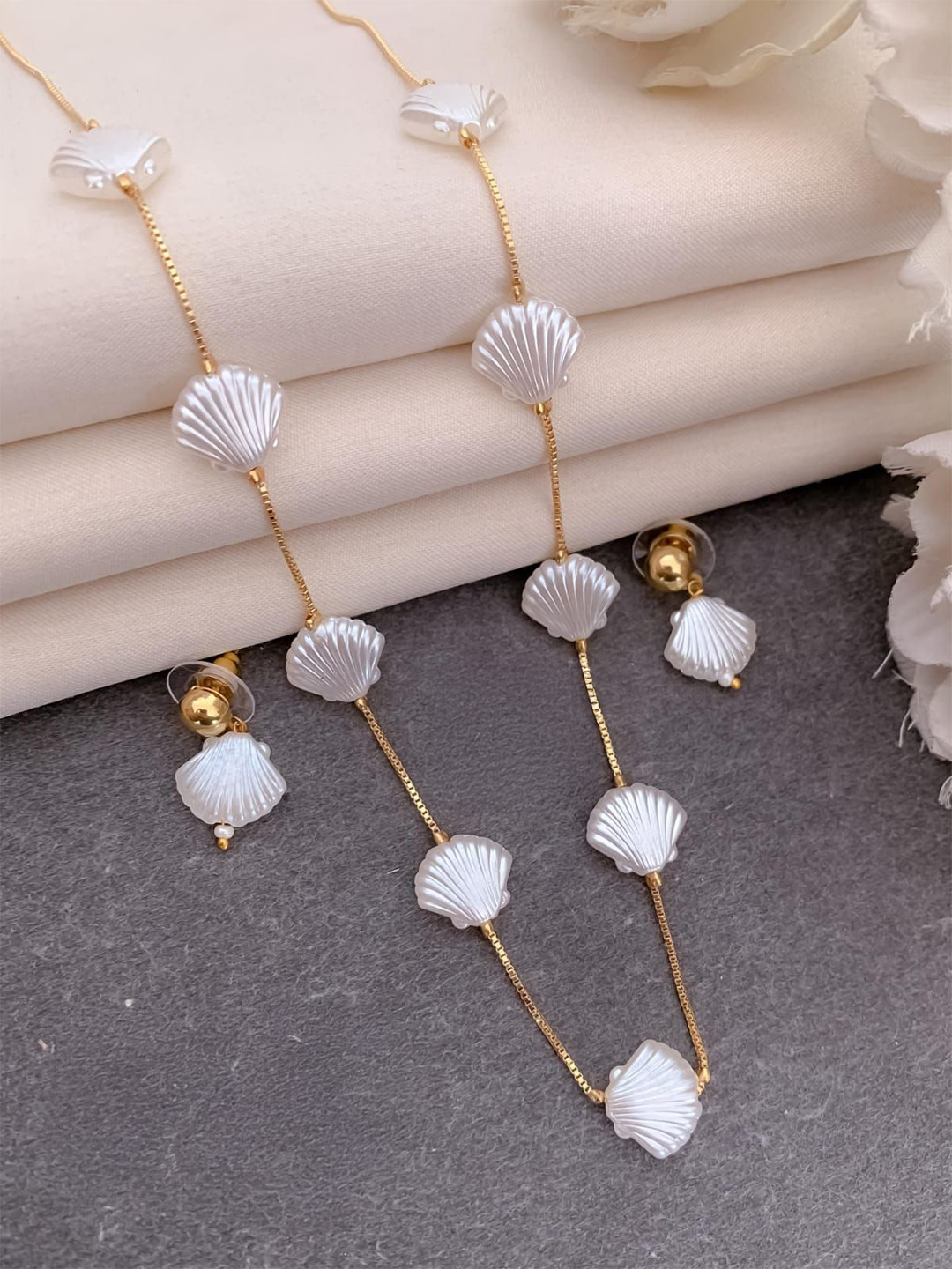 Shrinathji Imitation Women Gold-Plated & Beaded Jewellery Set