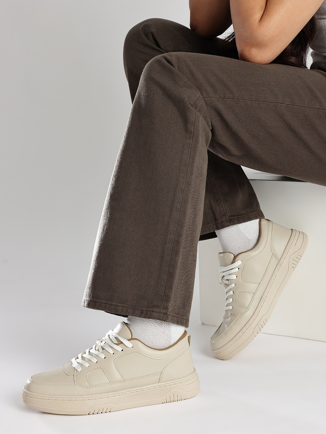 Roadster Women Sneakers