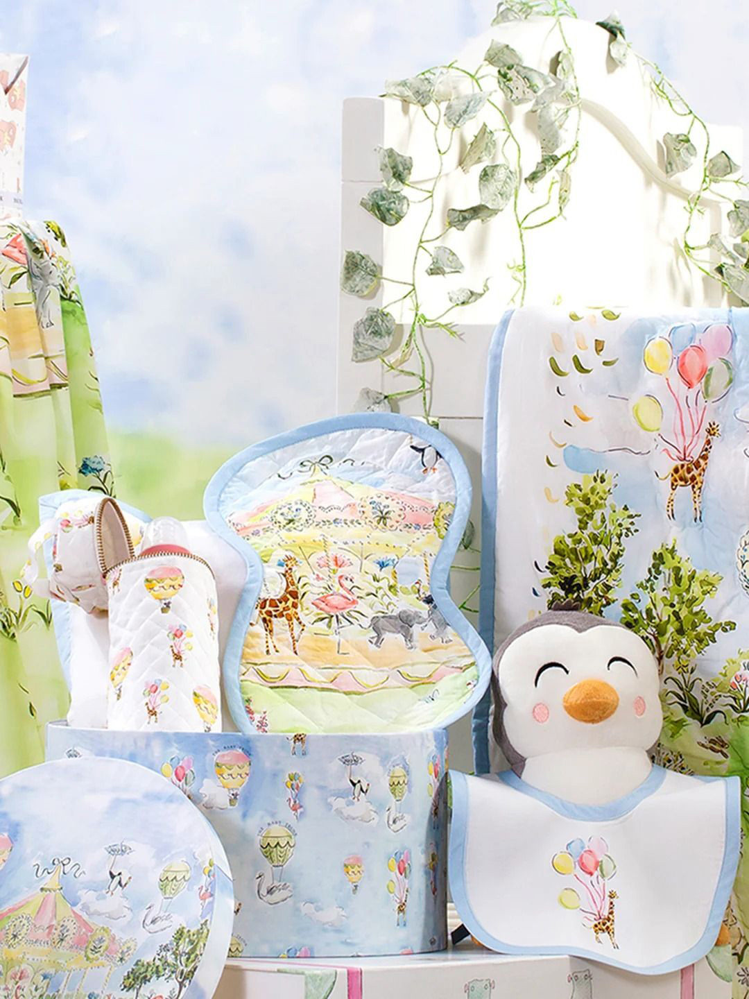 THE BABY TRUNK Infants 3-Pcs White & Blue Printed Cotton Feeding Bottle Cover With Bibs