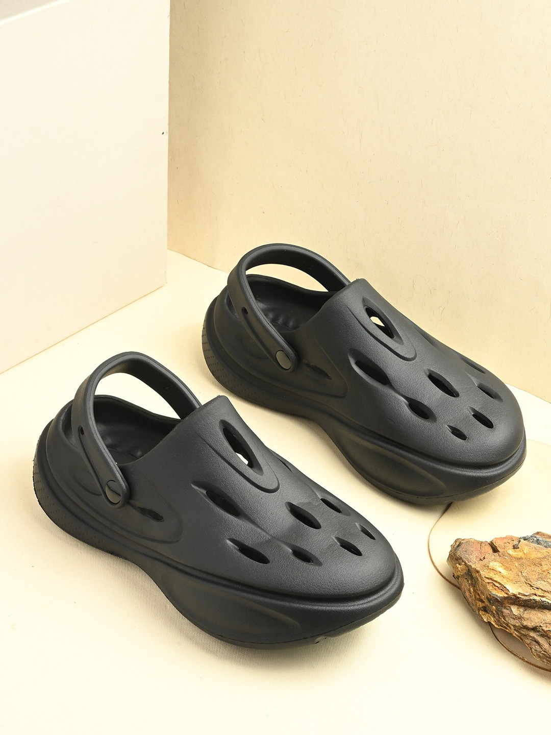 OFF LIMITS CORONADO Men Self Design Clogs