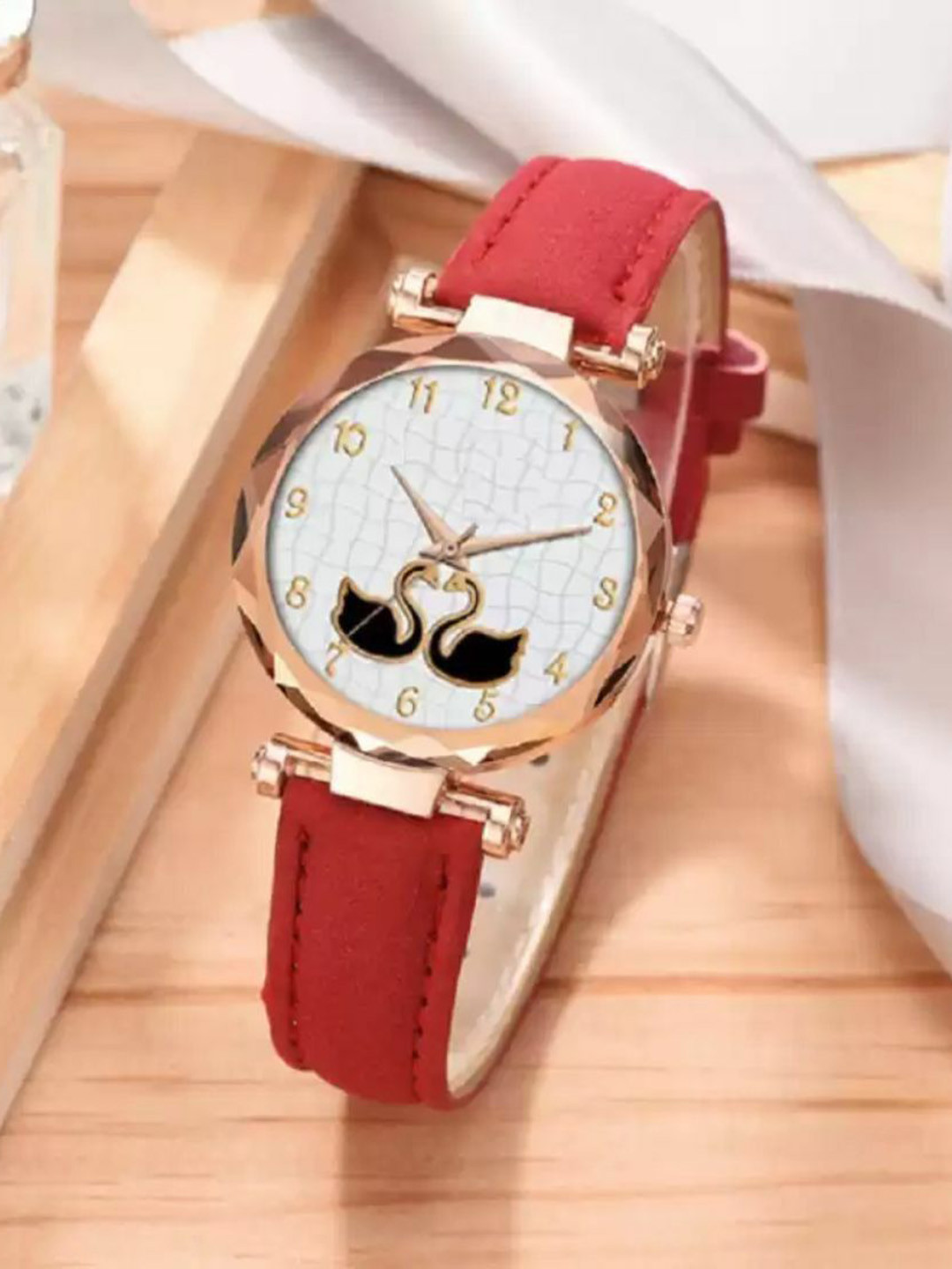 Miss Perfect Women Printed Dial & Leather Straps Analogue Watch YP124