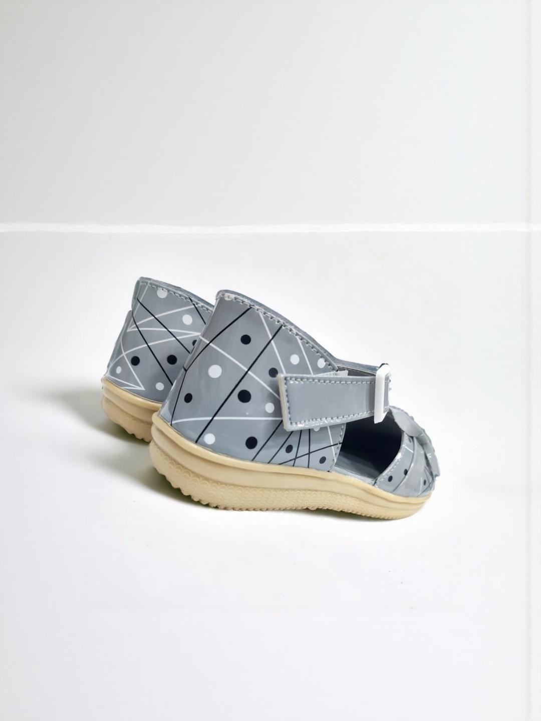 COMODITA Girls Grey Synthetic leather With Velcro Closure Sandals