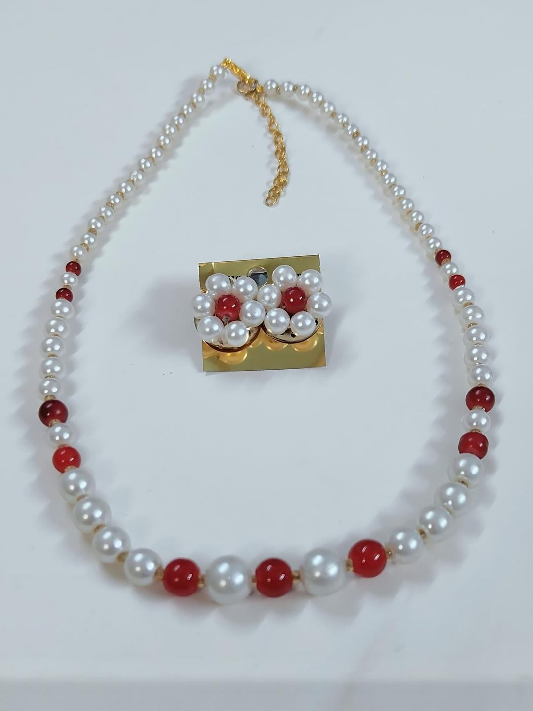 KALAVAATHI Women Pearls Studded Necklace & Earring Set