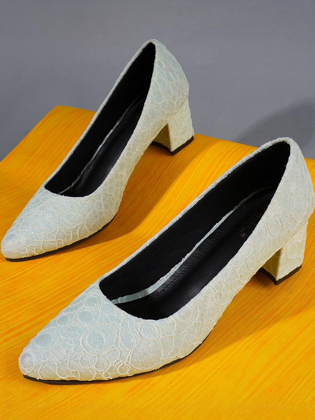 Dollphin Women Green Textured Synthetic Pointed Toe Closed Back Party Block Bellies