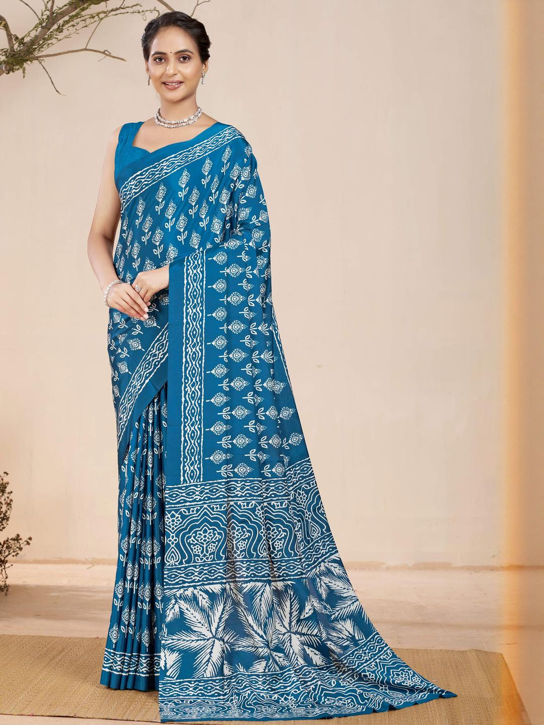 Garden Vareli Women Crepe All Over Floral Printed Saree with Unstitched Blouse Piece
