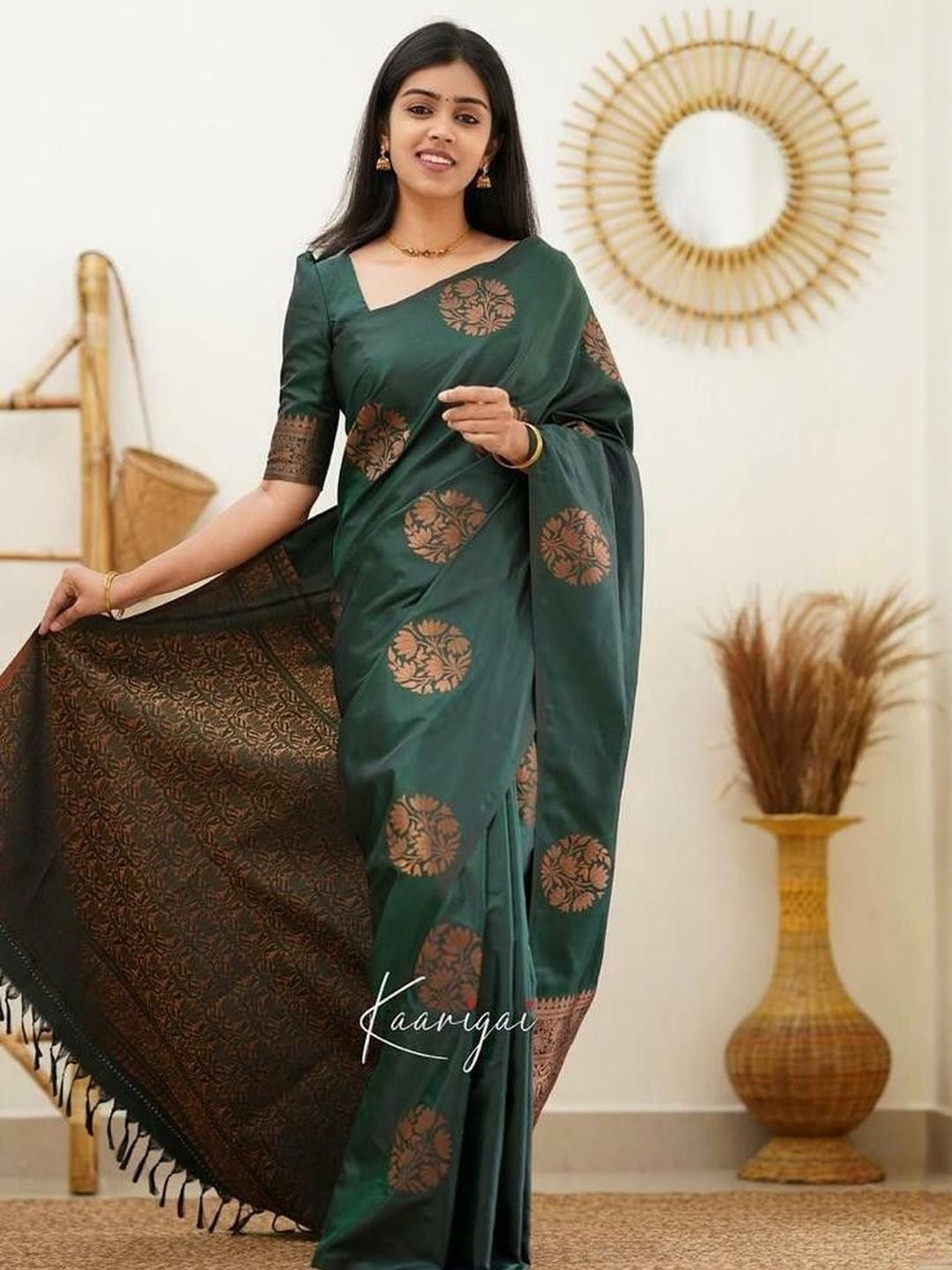 Zenophily Woven Design Art Silk Kanjivaram Saree