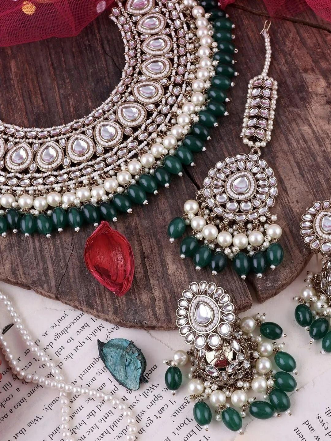 PADMAWATI BANGLES PVT LDT Gold-Plated Kundan-Studded & Beaded Jewellery Set