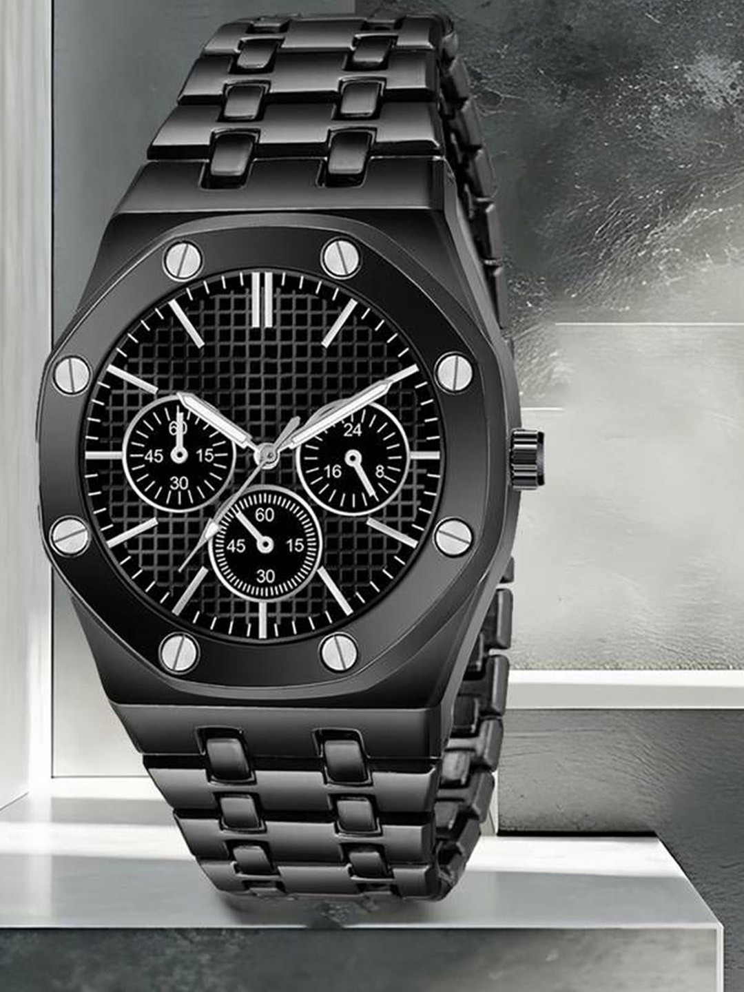 YUKAX Men Textured Stainless Steel Bracelet Style Straps Analogue Watch Hublot black