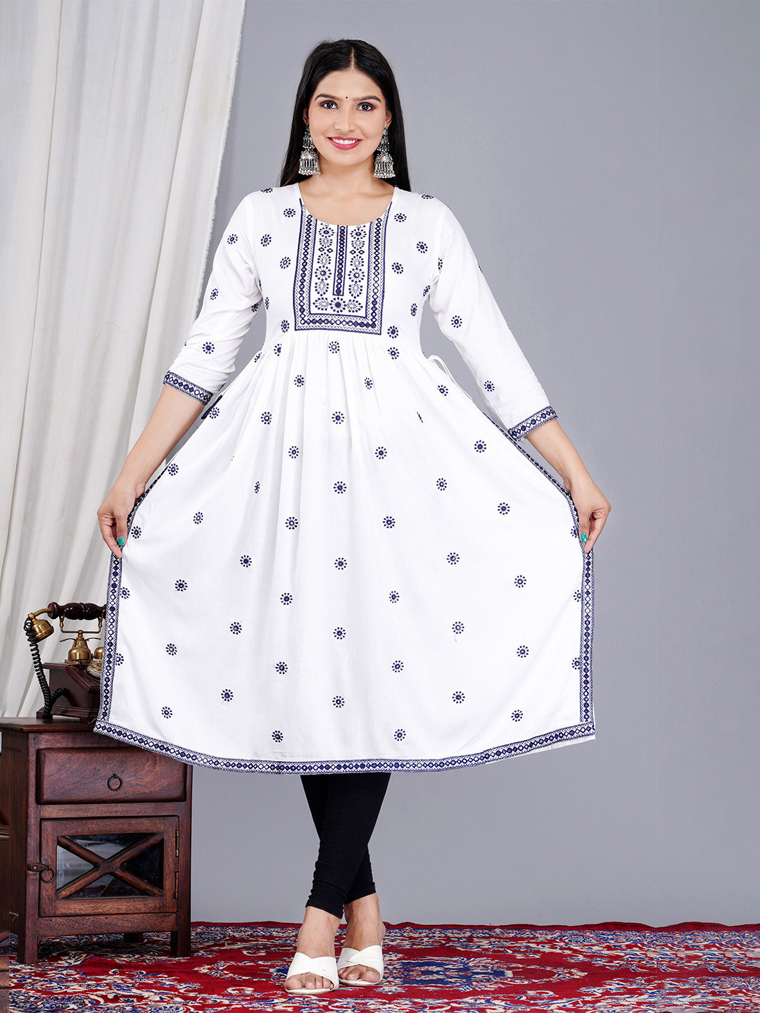 P PRIYA FASHION Geometric Flared Sleeves Thread Work Anarkali Kurta