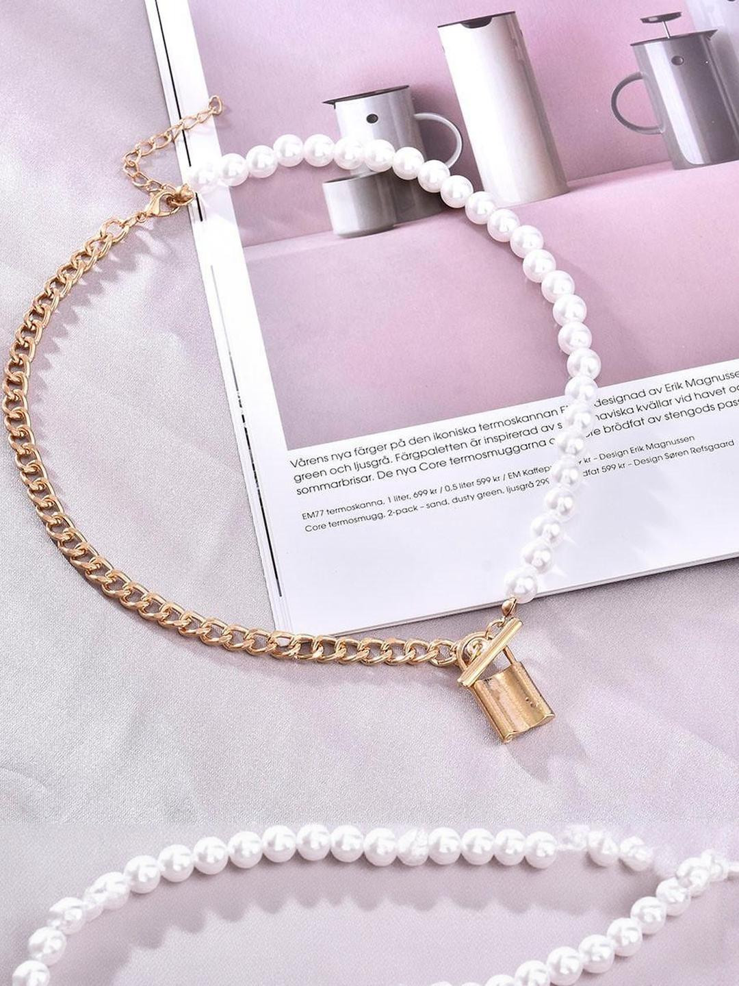 DressBerry Single Layered Chain Gold-Plated Lock Pendant Necklace