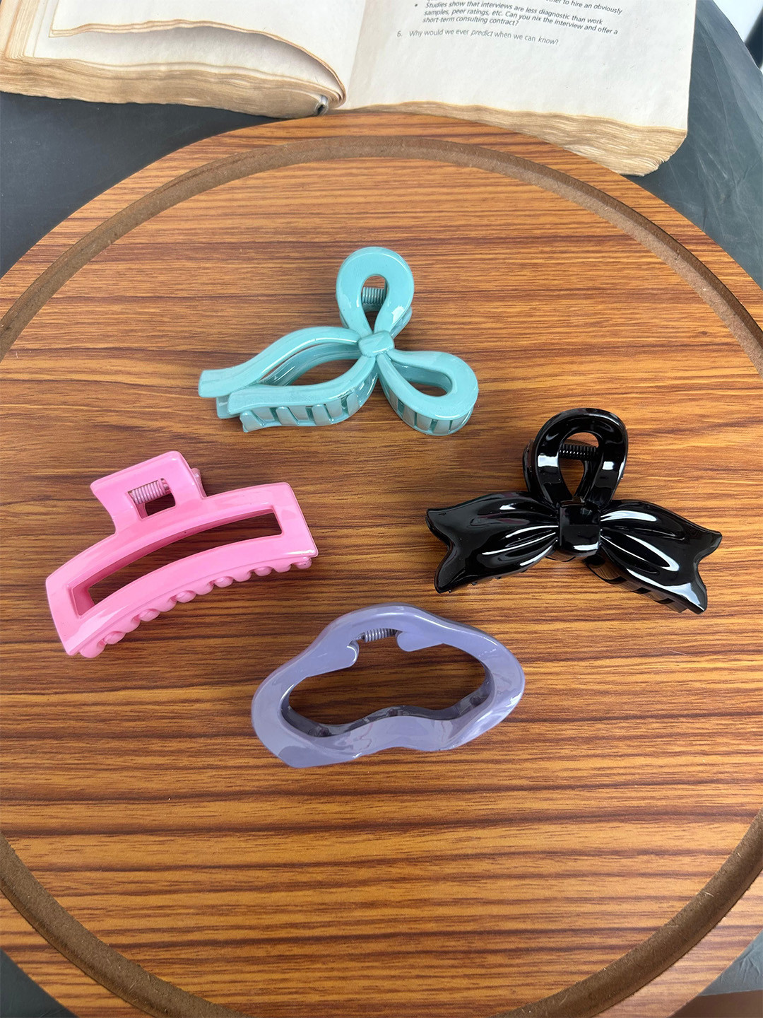 Radhya Accessories Women Pack Of 4 Pop Hair Claws Set