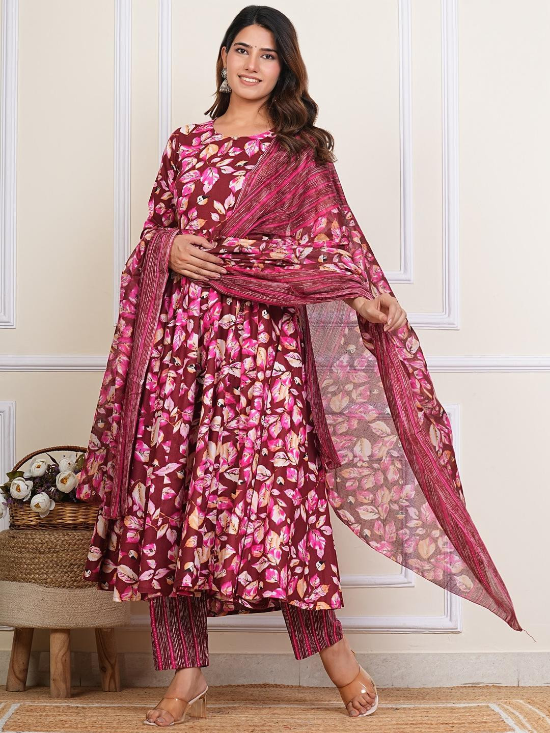 PRIYAGANI GARMENTS Women Multi Pure Cotton Kurta Sets