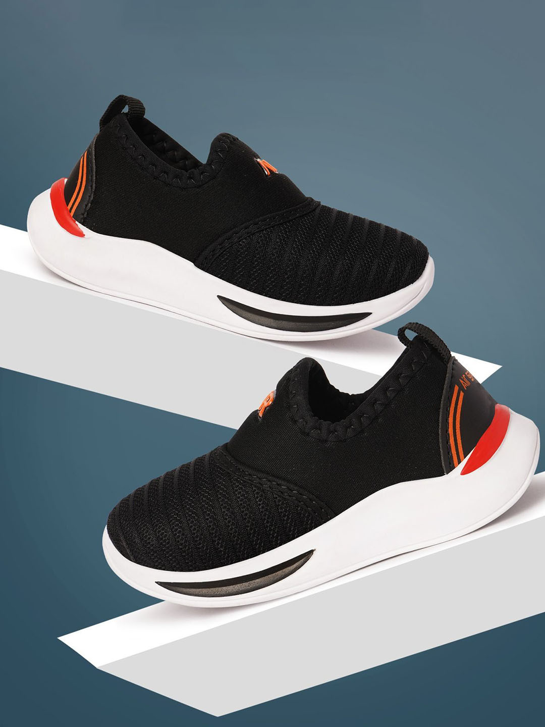 Appoxy Kids Textured Round Toe Slip-On Sneakers