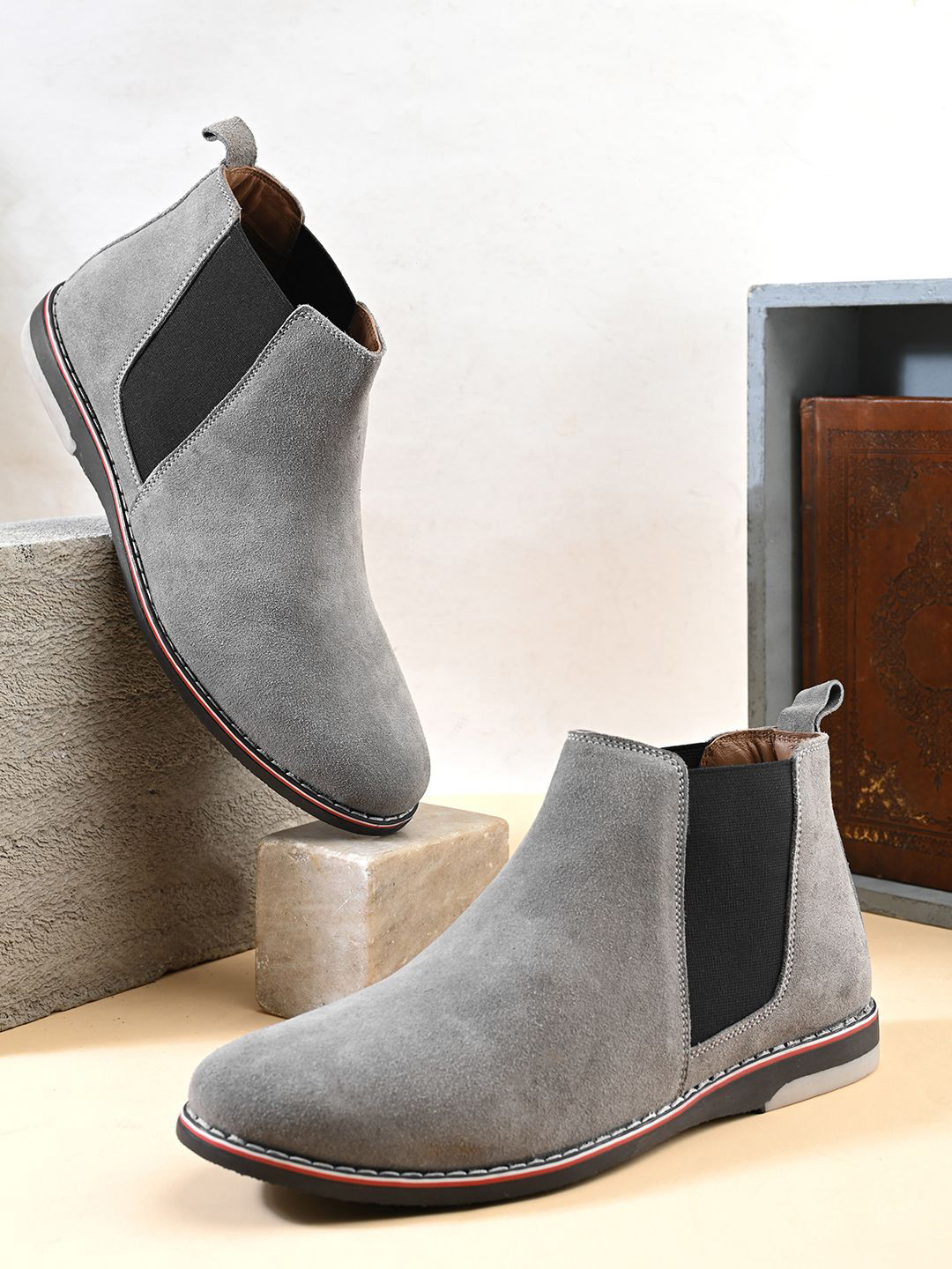 Fashion Victim Men Colourblocked Leather Round Toe Chelsea Boots