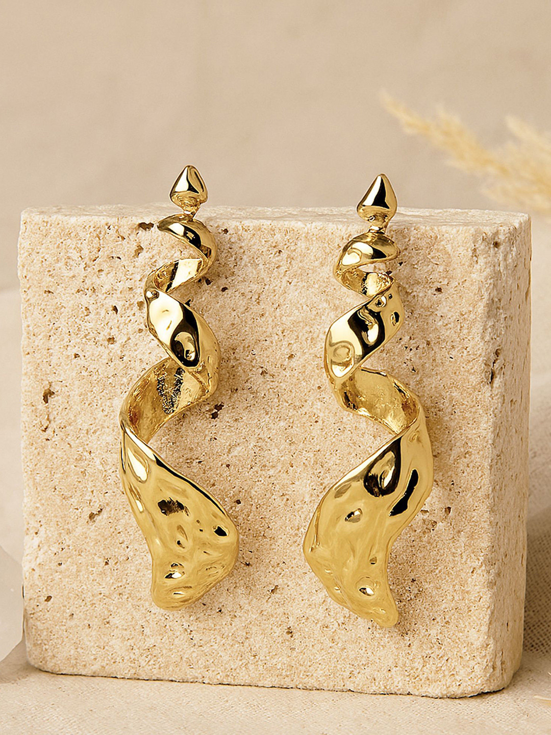 Bohey by KARATCART Gold-Plated Spiral Twisted Contemporary Studs