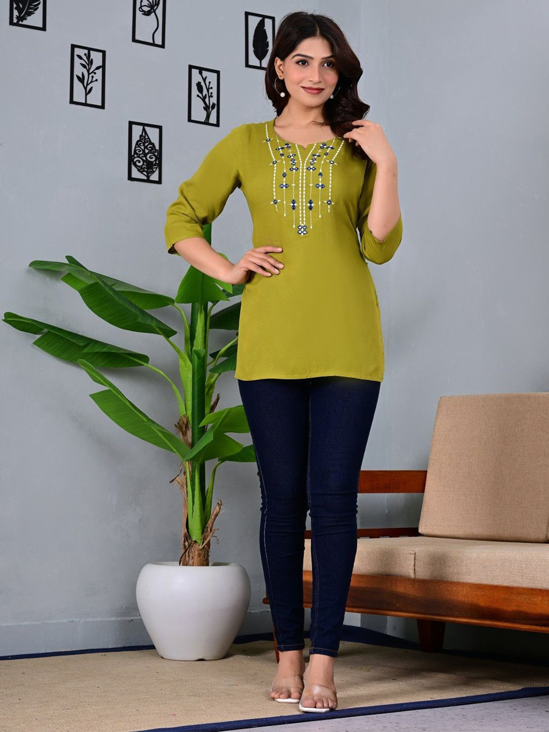 P PRIYA FASHION Geometric Embroidered Flared Sleeves Thread Work Kurta