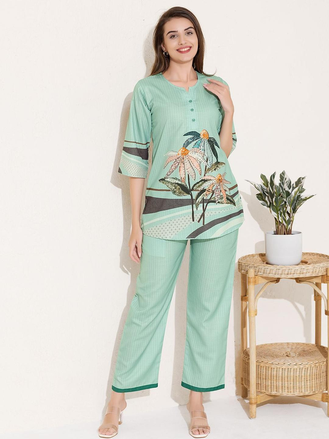 QUIRA Women Floral Printed Round-Neck Tunic With Trousers Co-Ords