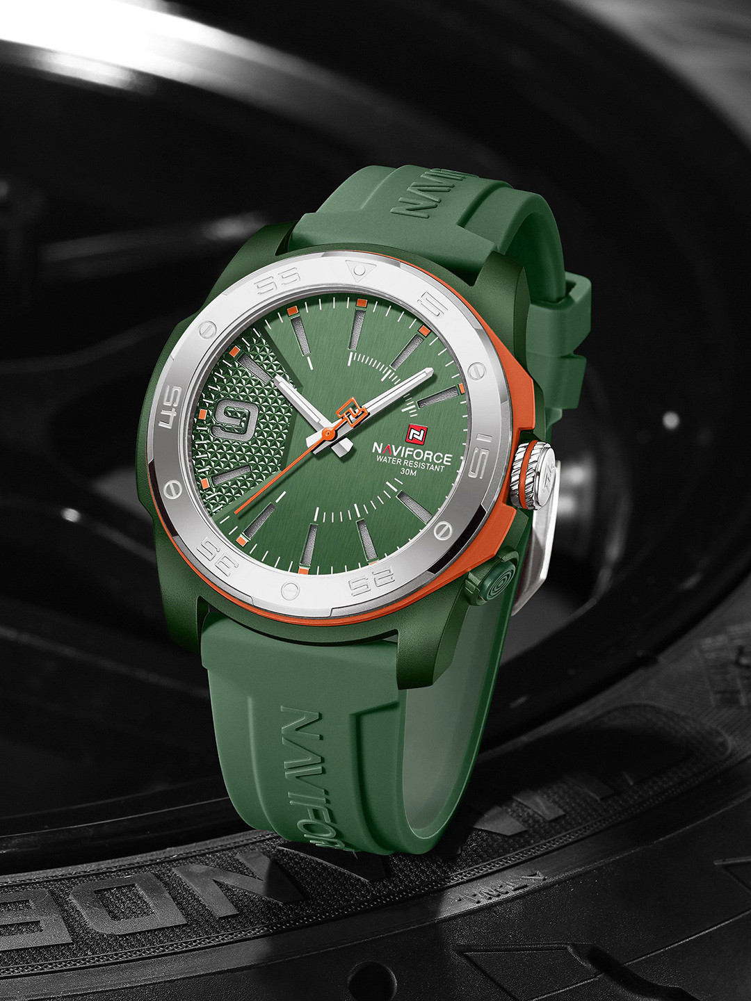 Naviforce Men Textured Dial & Straps Analogue Watch NF7112_S GN GN