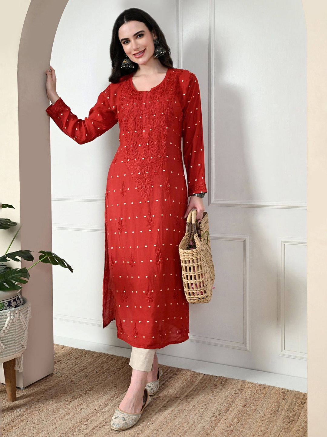 Mehr-O-Maah Floral Embroidered Straight Chikankari Kurta