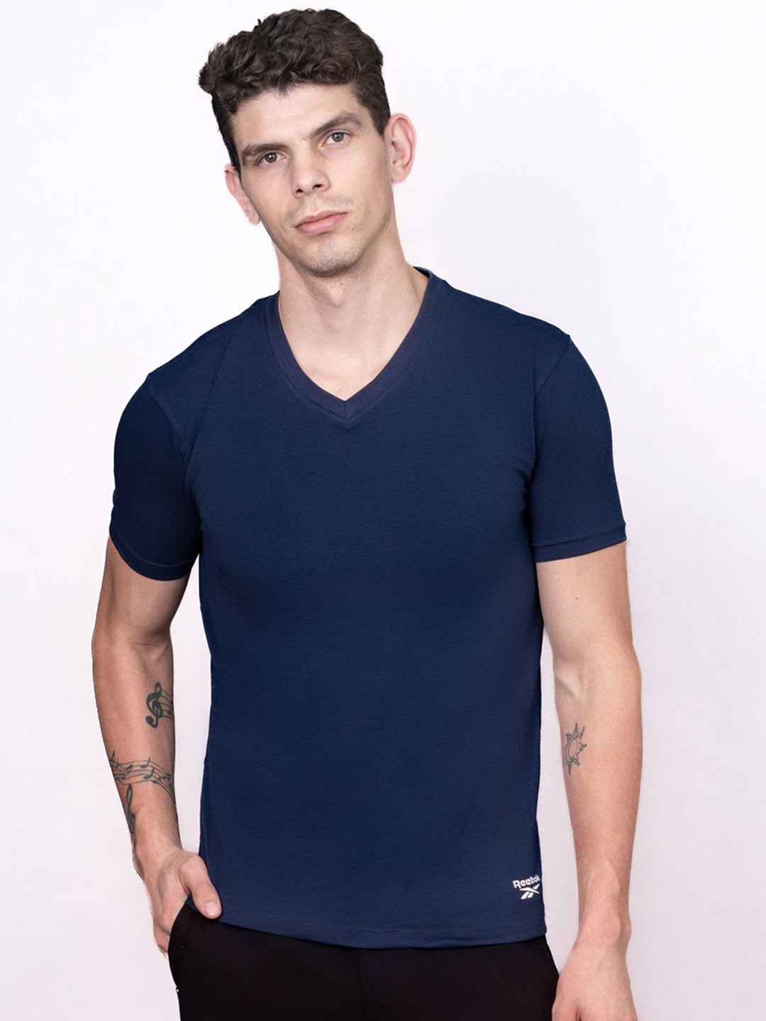 Reebok Logo Detail V-Neck Lounge T-shirt
