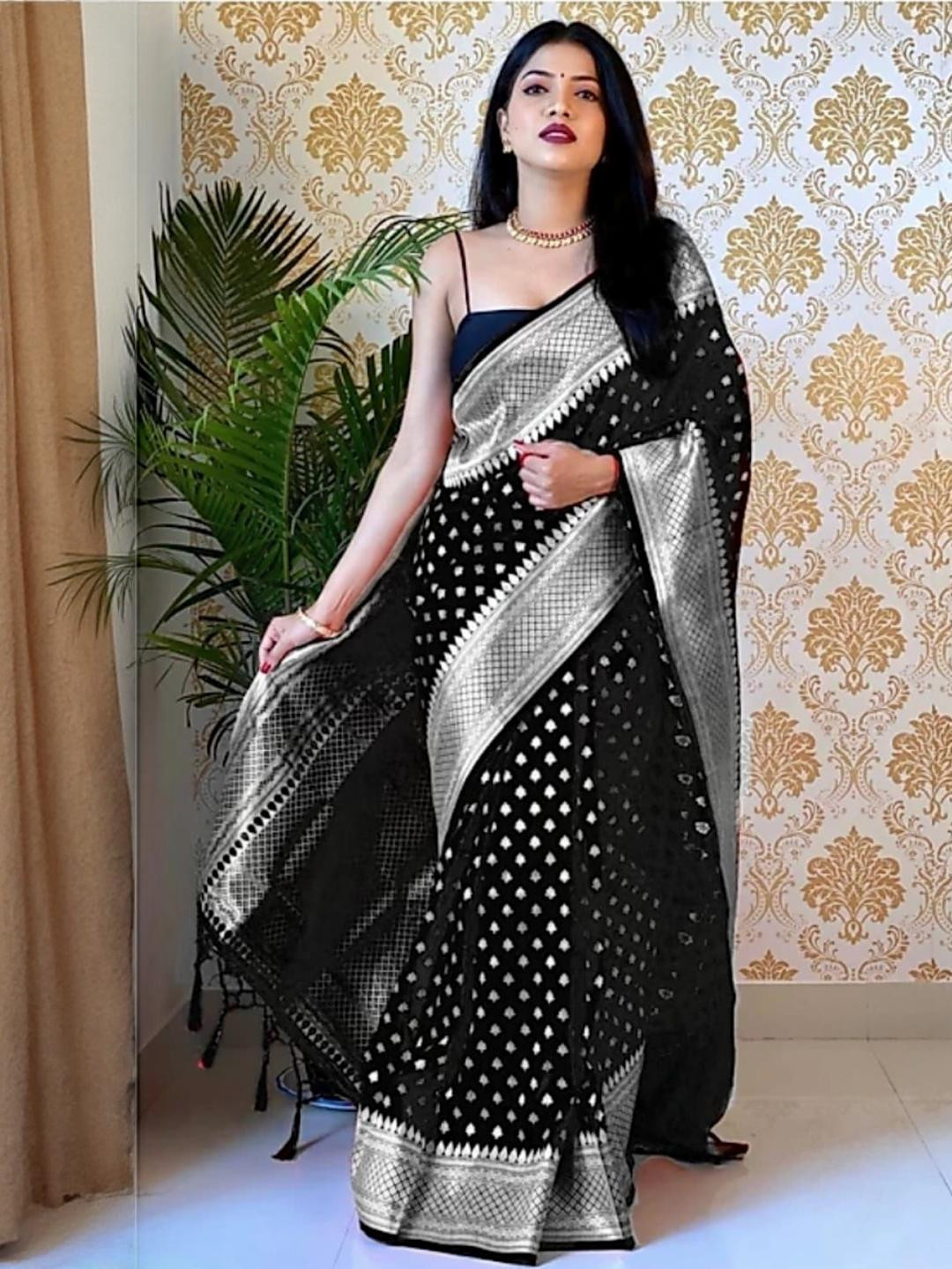 Parampara Ethnic Mellifluous Soft Banarasi Saree With Evocative Blouse Piece