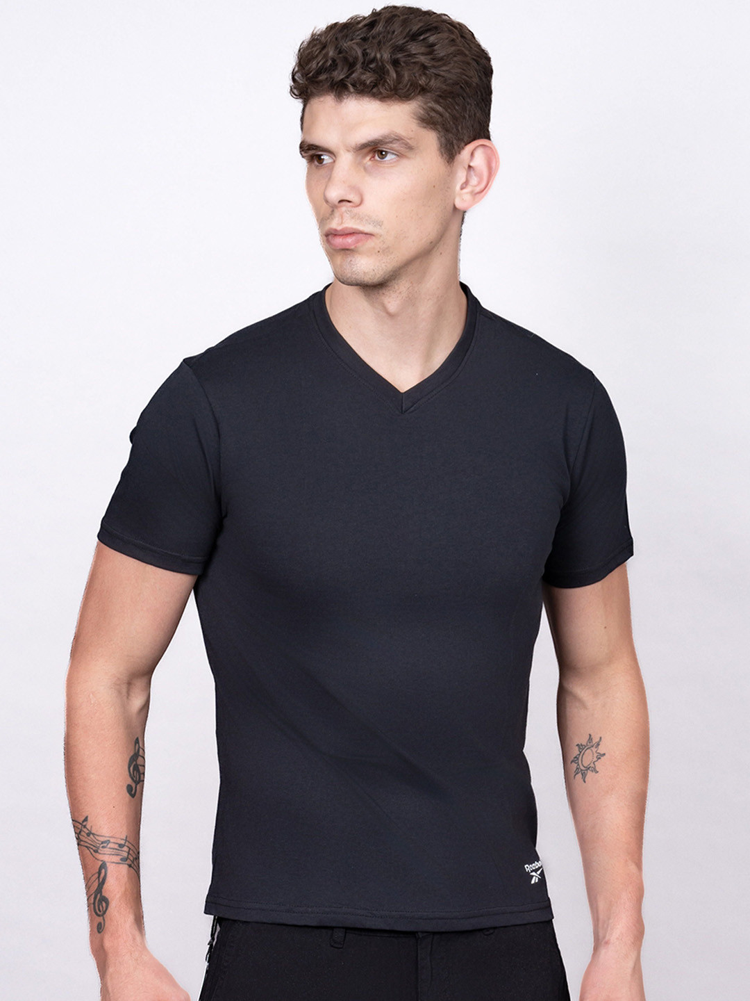 Reebok Logo Detail V-Neck Lounge T-shirt