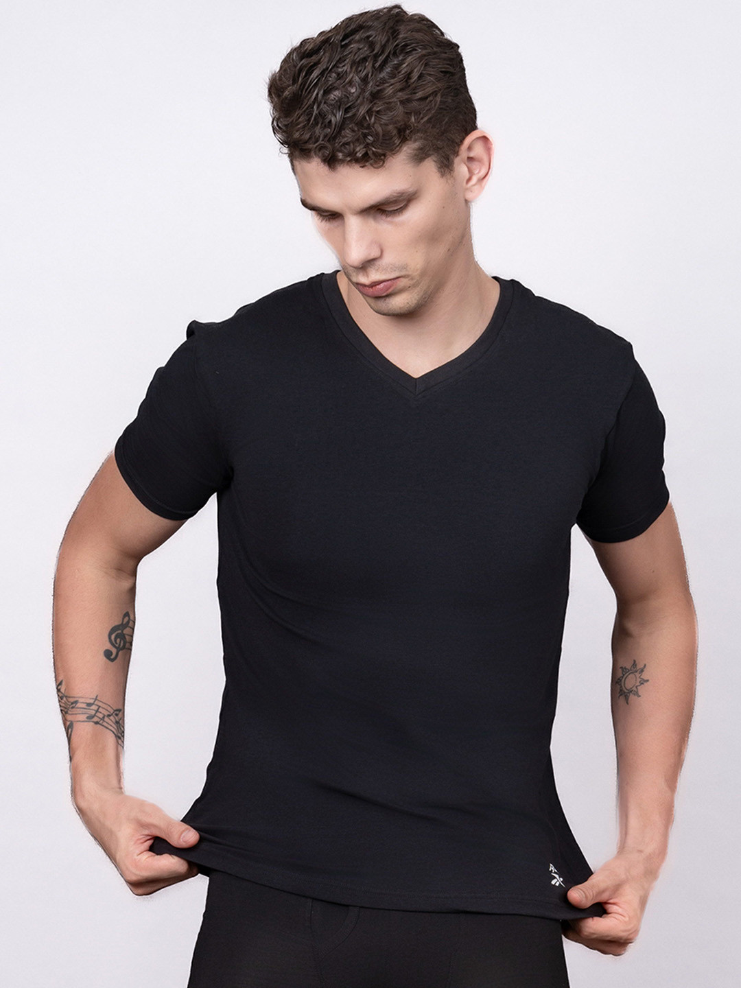 Reebok Logo Detail V-Neck Lounge T-shirt