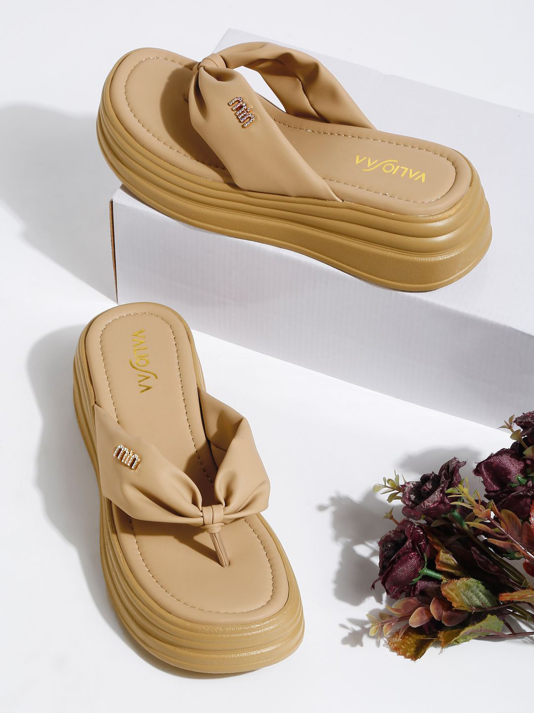 VALIOSAA Platform Sandals with Bows