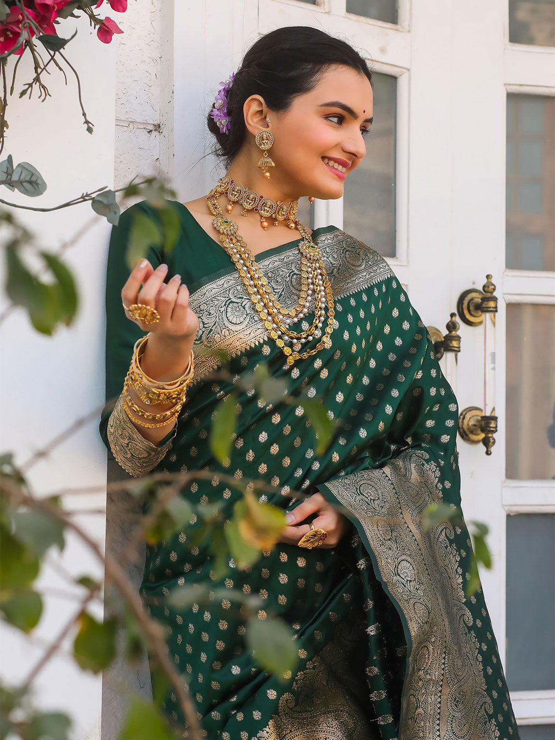 Sarify Creation Woven Design Zari Banarasi Saree