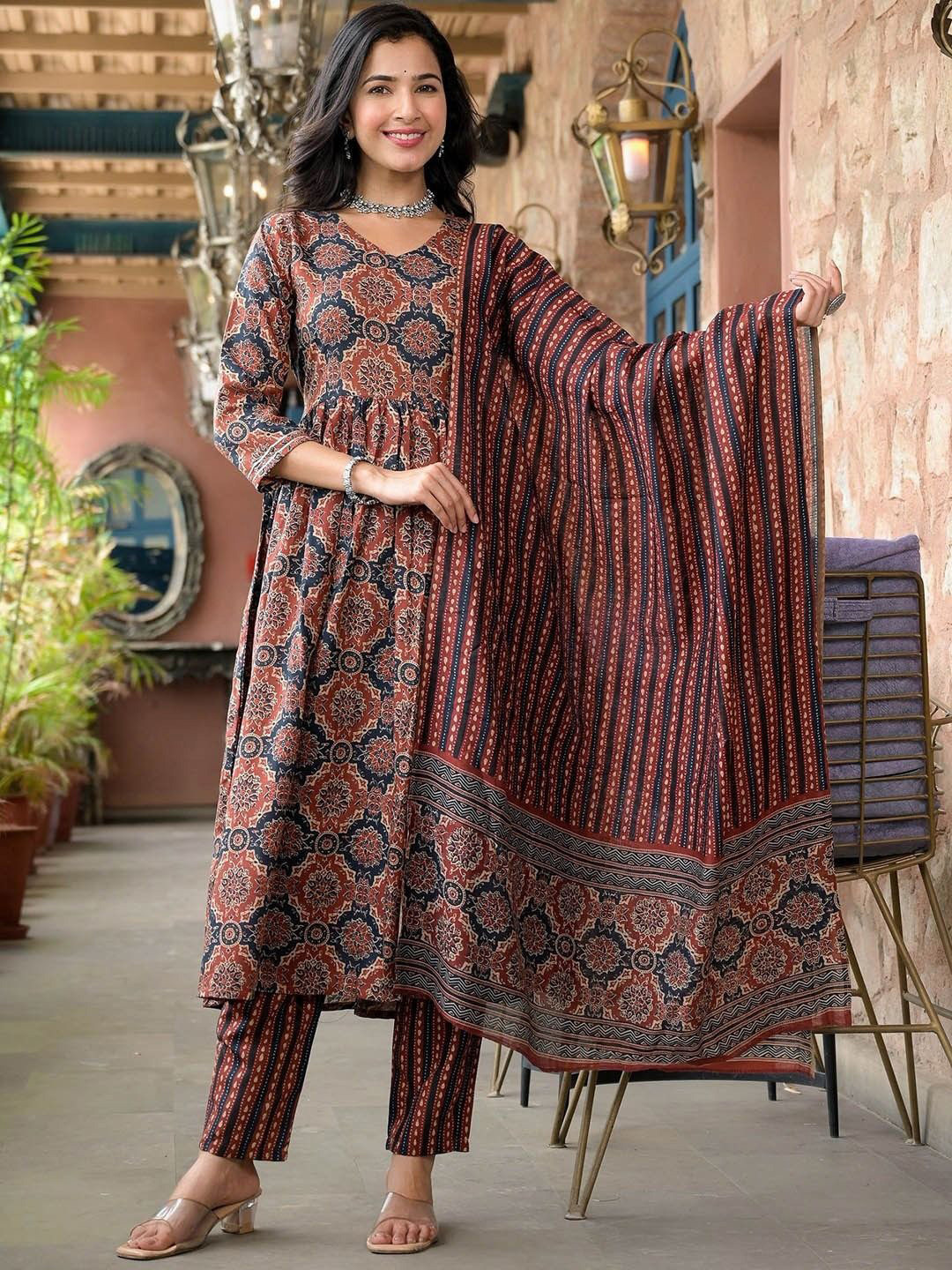 SheChoiceFAB Women Ethnic Motifs Printed Regular Kurta with Trousers & Dupatta