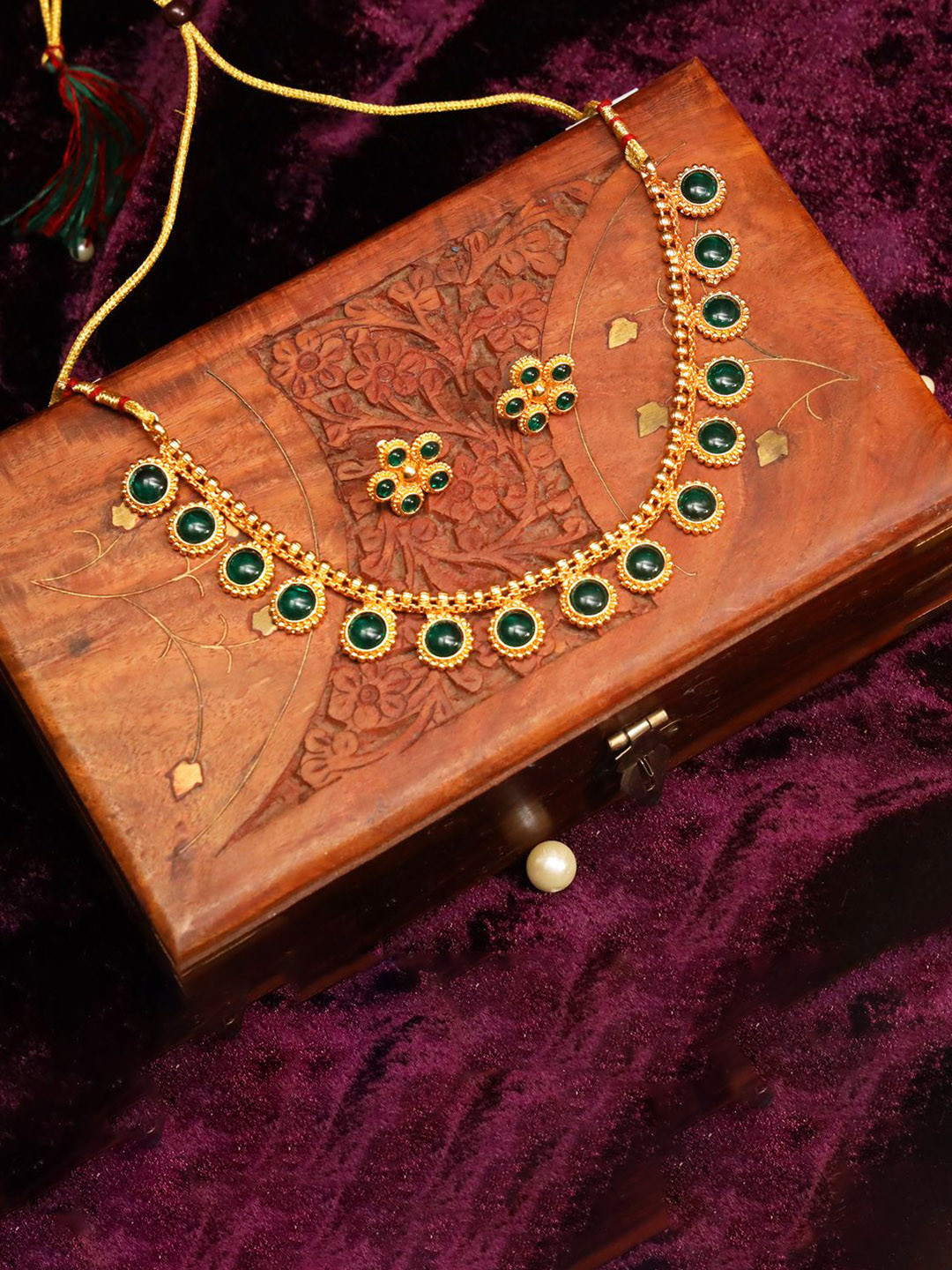 D-ZINE JEWELLERS Gold-Plated Artificial Stones Studded Jewellery Set