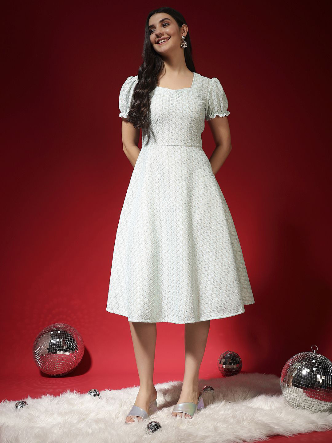 VAARARO Women Self Design Sweetheart Neck Puff Sleeve Dress