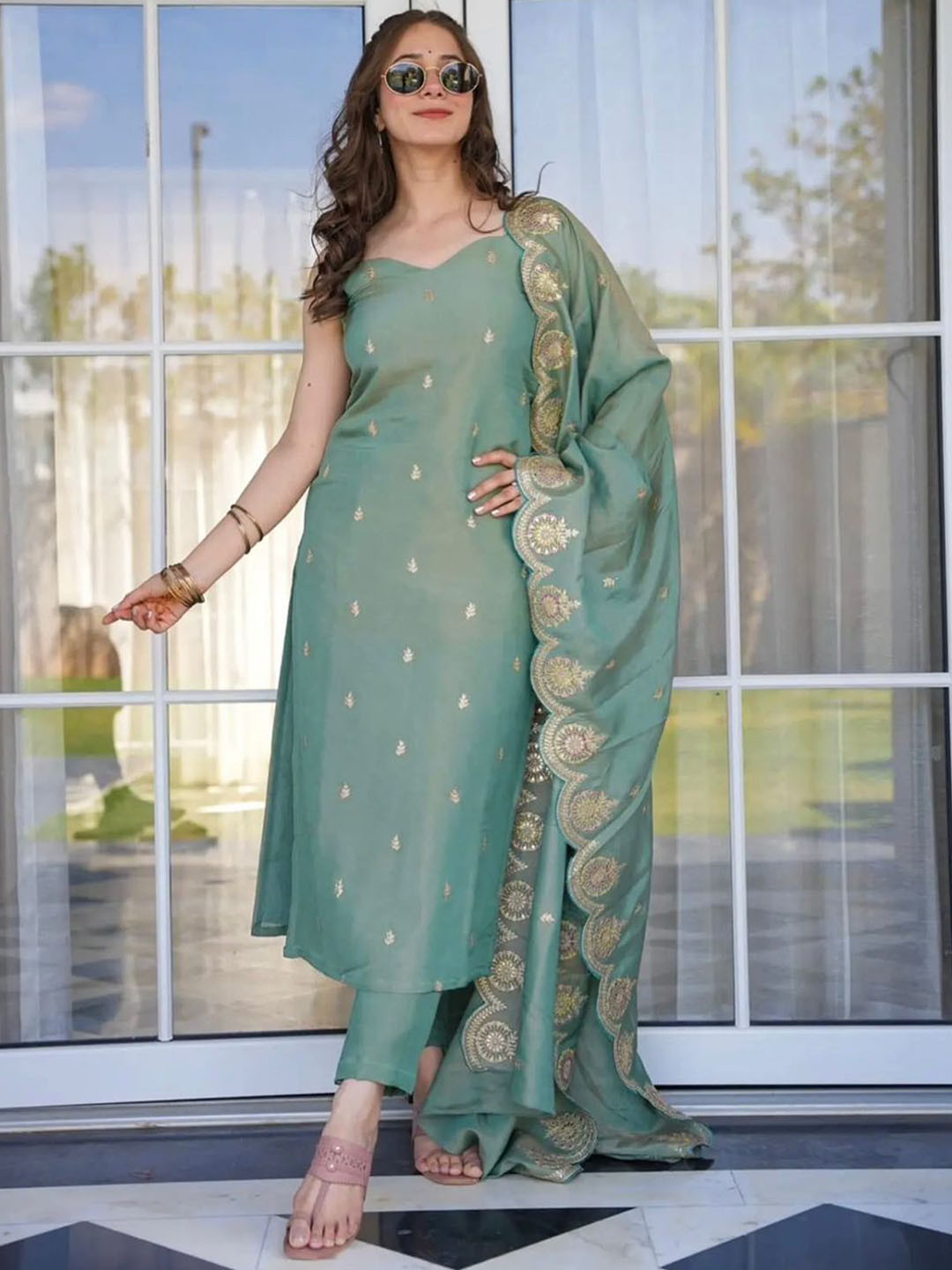 Pantos Women Floral Printed Kurta with Trousers & Dupatta