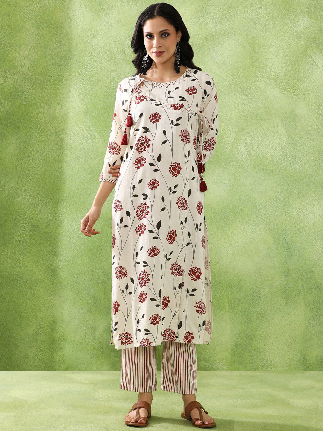 JAIPUR KURTI LUXE Women Floral Printed Thread Work Round Neck Angrakha Kurta with Trousers