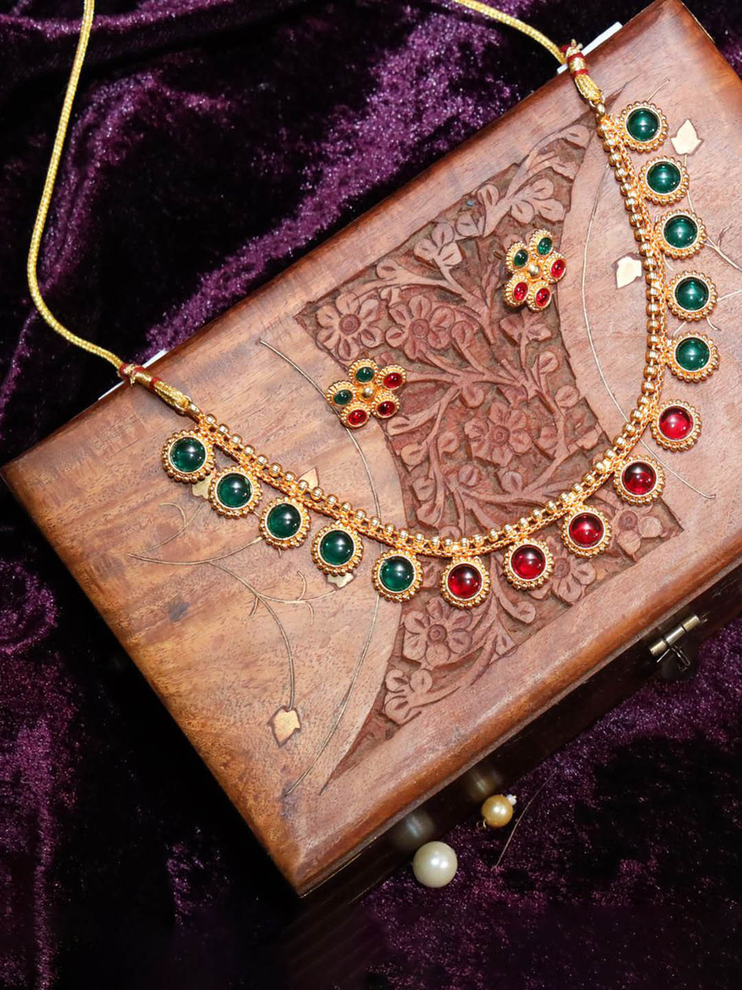 D-ZINE JEWELLERS Gold-Plated Artificial Stones Studded Jewellery Set