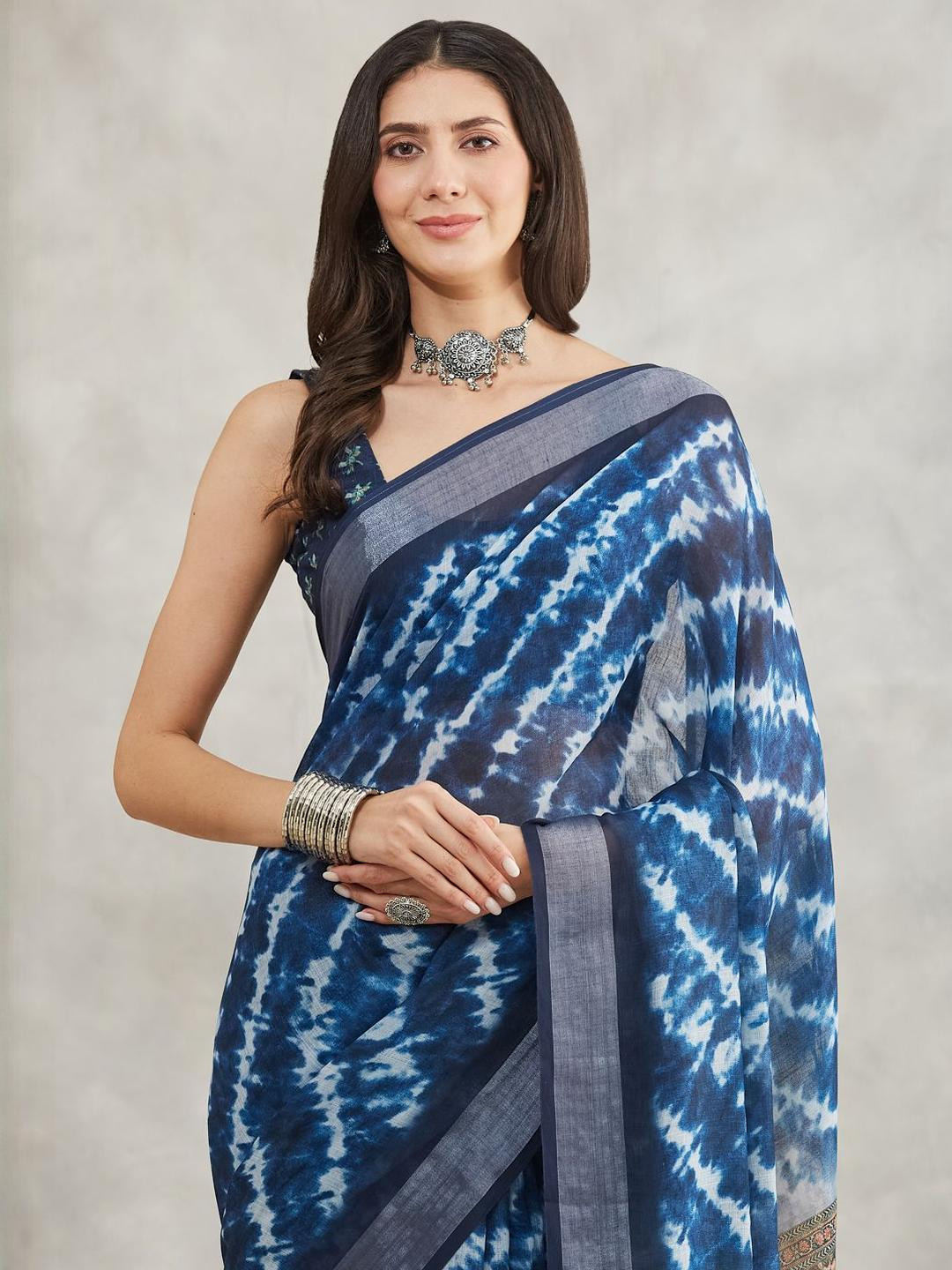 Janasya Women Indigo Linen Tie & Dye Printed Saree with Blouse Piece
